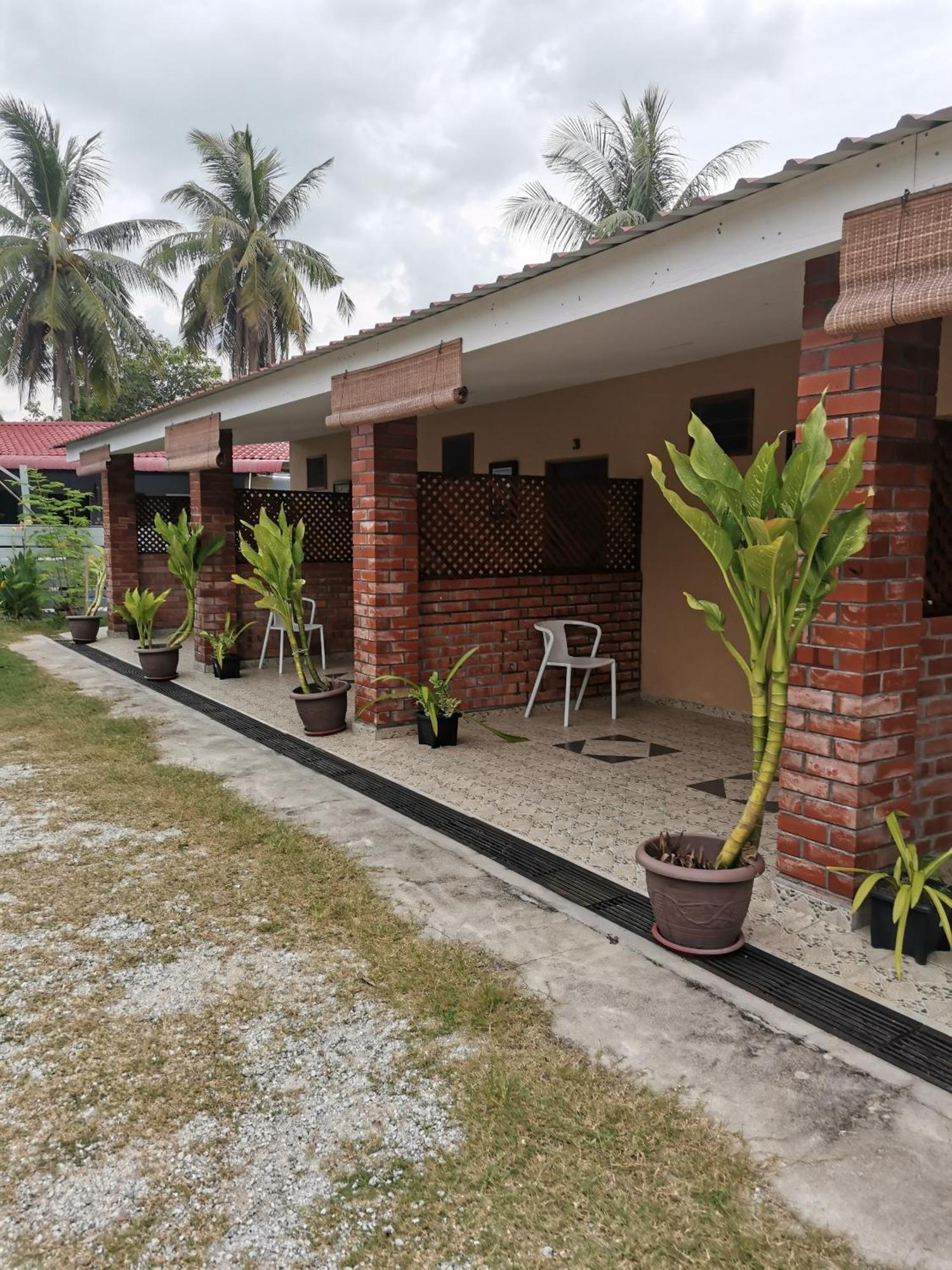 Oyo Home 90348 Inspire Rooms Pantai Cenang  Exterior photo