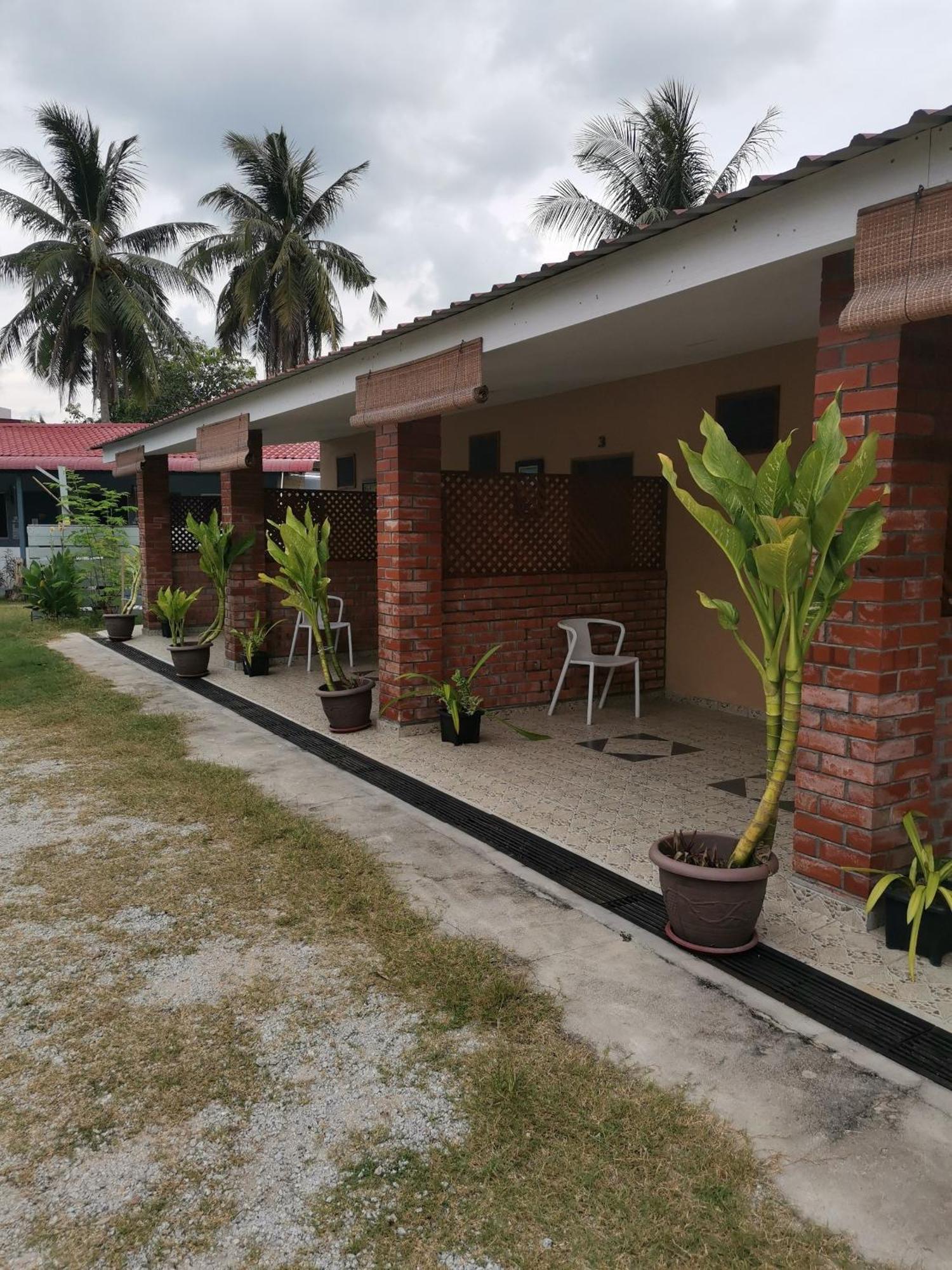 Oyo Home 90348 Inspire Rooms Pantai Cenang  Exterior photo