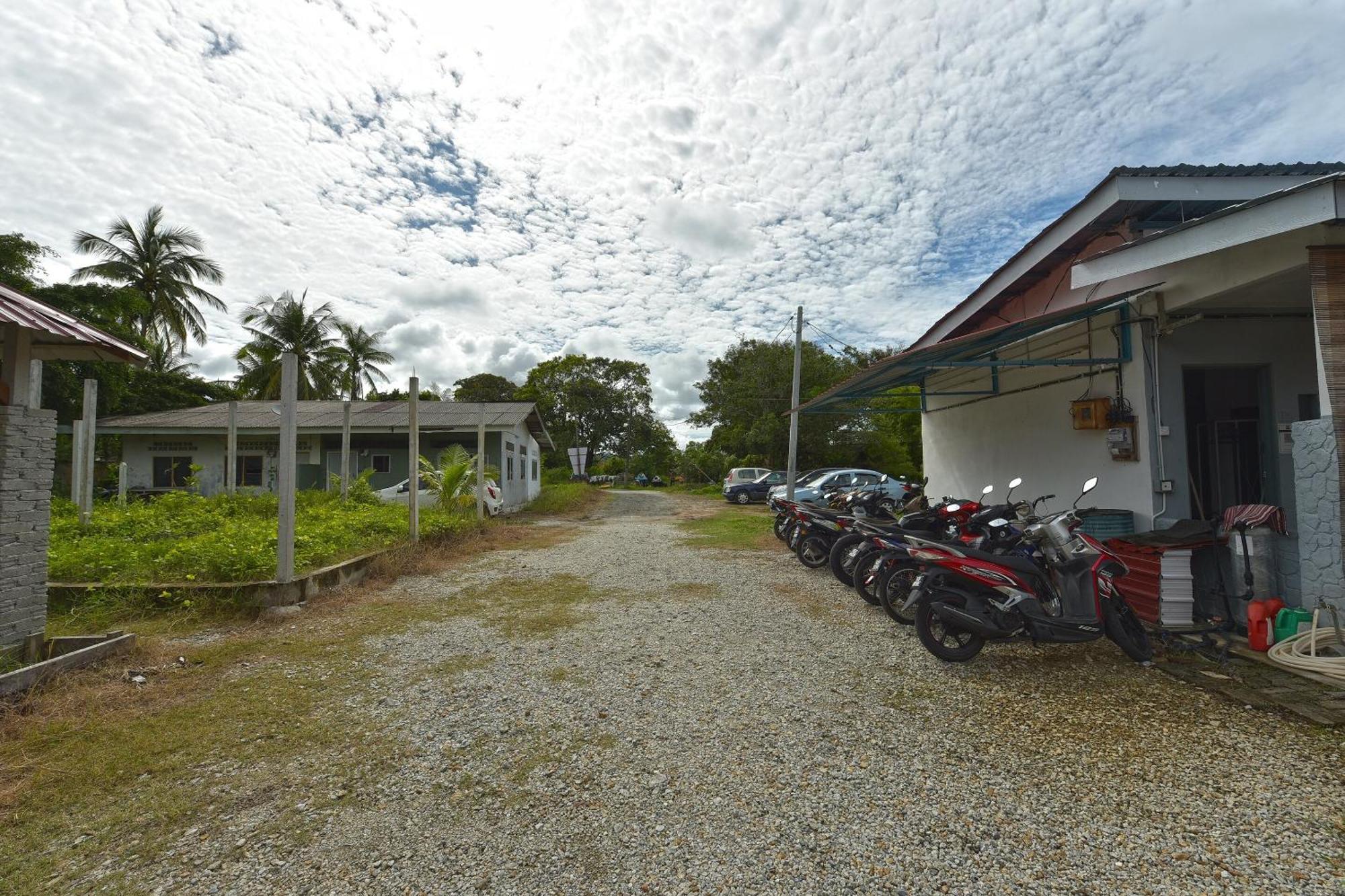 Oyo Home 90348 Inspire Rooms Pantai Cenang  Exterior photo