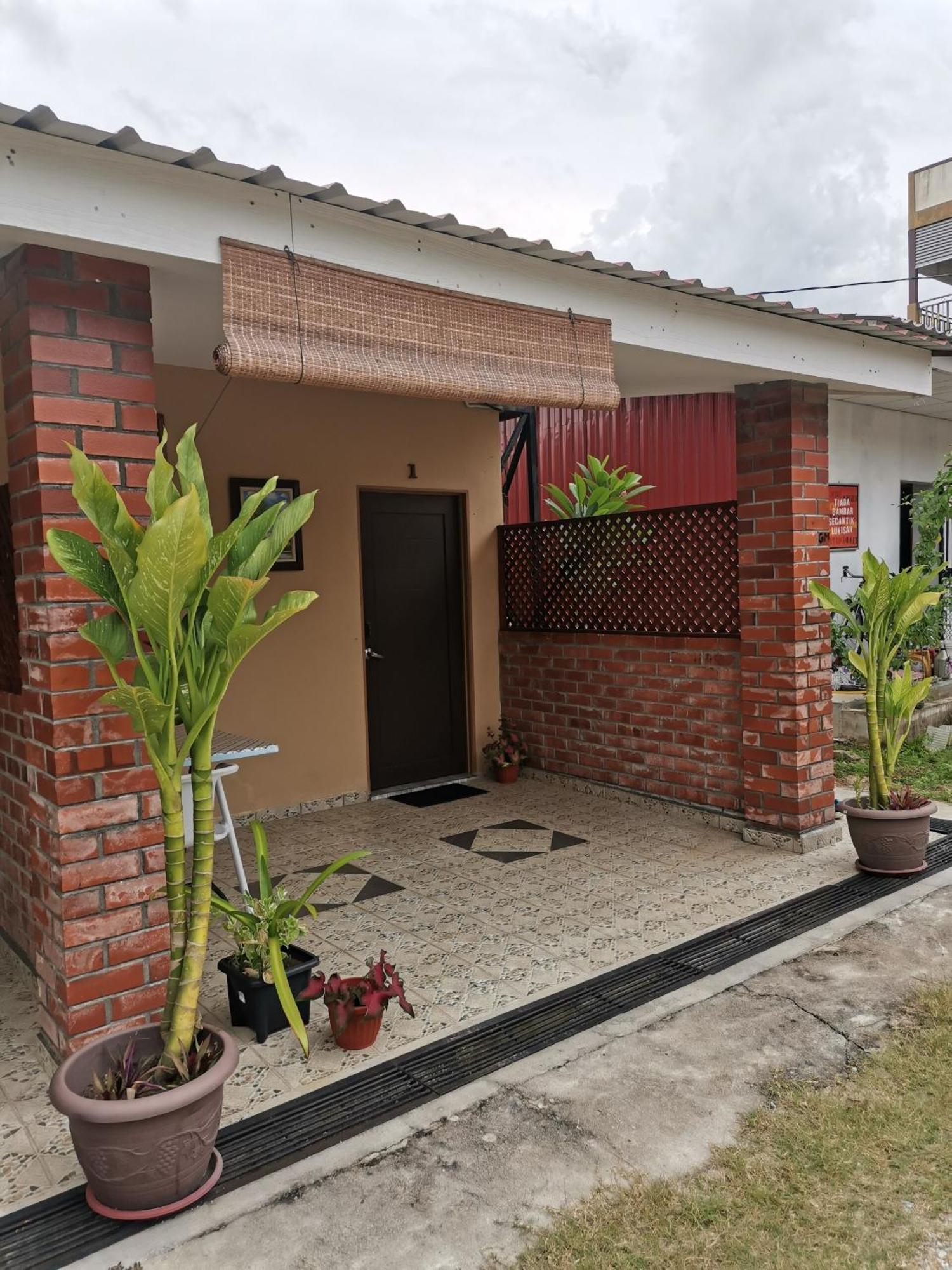 Oyo Home 90348 Inspire Rooms Pantai Cenang  Exterior photo