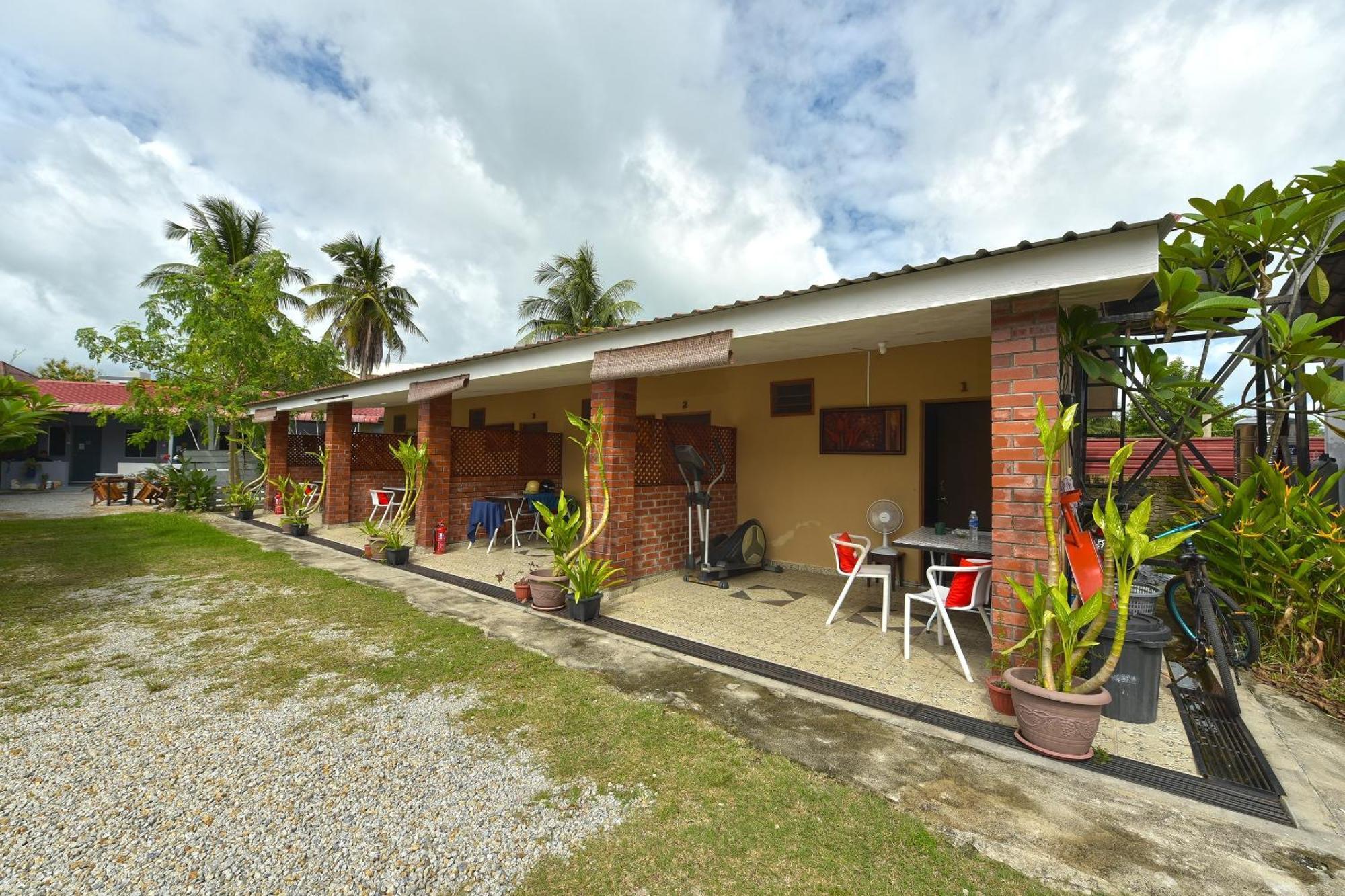 Oyo Home 90348 Inspire Rooms Pantai Cenang  Exterior photo